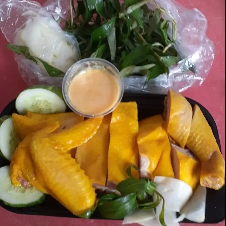 Rau thêm và nước chấm ( ăn gà ) - 12.000 ₫ tại Gà Ủ Muối & Ăn Vặt Winny - Phan Huy Ích