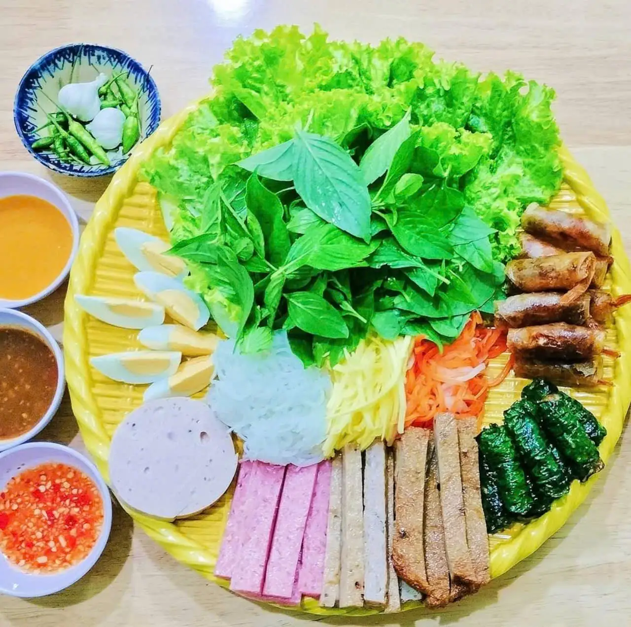 Combo Yêu Thương ( 2 người ) - 199.000 ₫ tại Xứ Nẫu 77 - Mẹt Cuốn Tây Sơn - Lê Đức Thọ