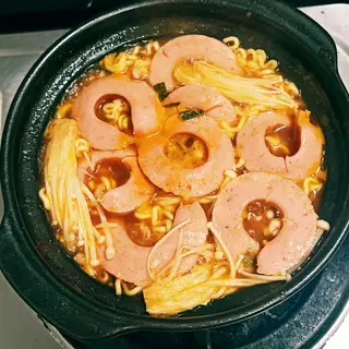 Hình ảnh Mỳ cay xúc xích 