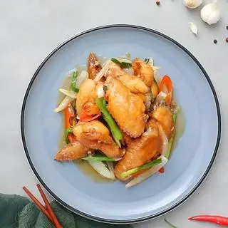 Hình ảnh cơm cánh gà chiên nước mắm