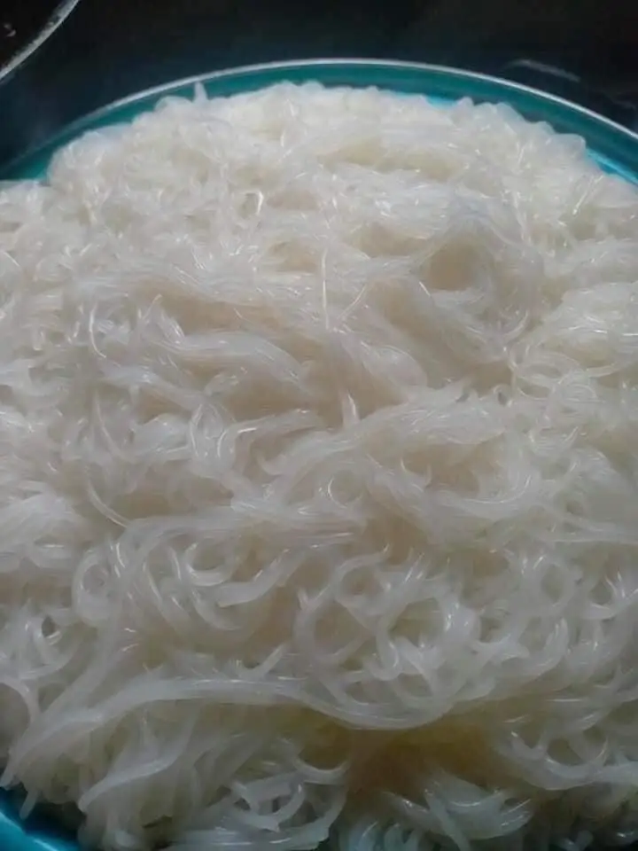 Bún tươi thiêm ăn lẩu - 15.000 ₫ tại Gà Ủ Muối Đức Huy - Nguyễn Văn Linh