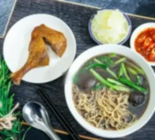Hình ảnh Mì vịt tiềm đùi giòn