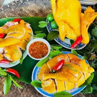 Hình ảnh Gà ủ muối nguyên con