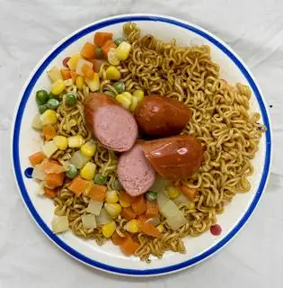 Hình ảnh Mì trộn xúc xích