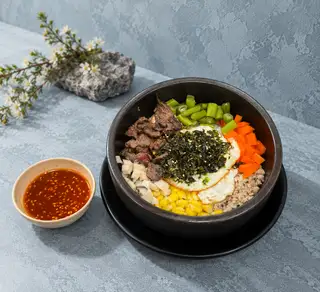 Hình ảnh Cơm trộn bò- sốt để riêng