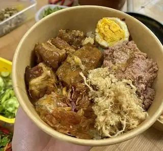 Hình ảnh Xôi thịt kho chả trứng full topping