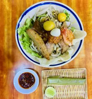 Hình ảnh Cao Lầu Đặc biệt - Thịt xá xíu mềm, nước dùng đậm vị