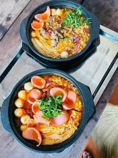Hình ảnh Mì cay xúc xích + viên