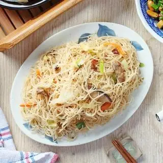 Bún gạo xào thêm - 10.000 ₫ tại Nui Xào Bò Ú Béo - Mì Gói Xào Bò, Hủ Tiếu Xào & Món Chay - Đường số 10