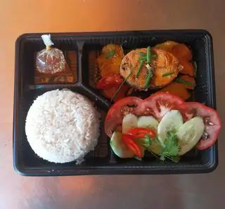 Hình ảnh Cơm cá ngừ kho thơm