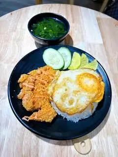 Hình ảnh Cơm thị heo chiên xù(tặng trứng ốp)