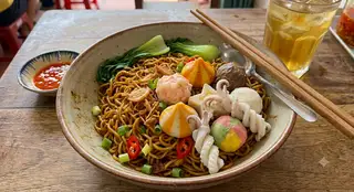 Hình ảnh Mì trộn viên đặc biệt