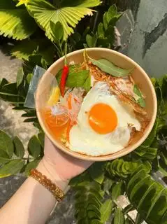 Hình ảnh Cơm gà xé - ốp la