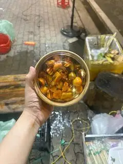 Hình ảnh Chân gà mix trứng non sốt thái Size Trung