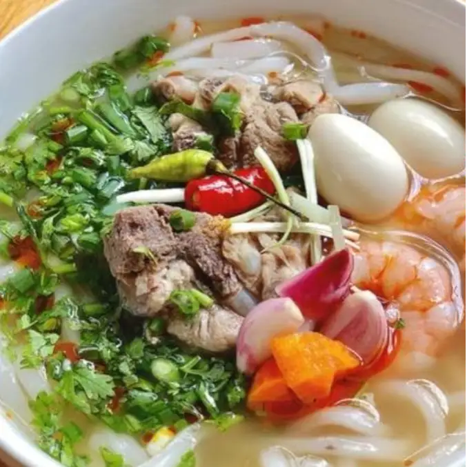 Hình ảnh bánh canh sườn non trứng cút thịt bằm