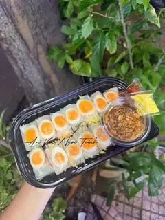 Hình ảnh Cuốn Trứng Chấm Sốt Me (Cắt Sẵn)