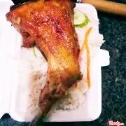 Hình ảnh cơm đùi gà quay góc tư
