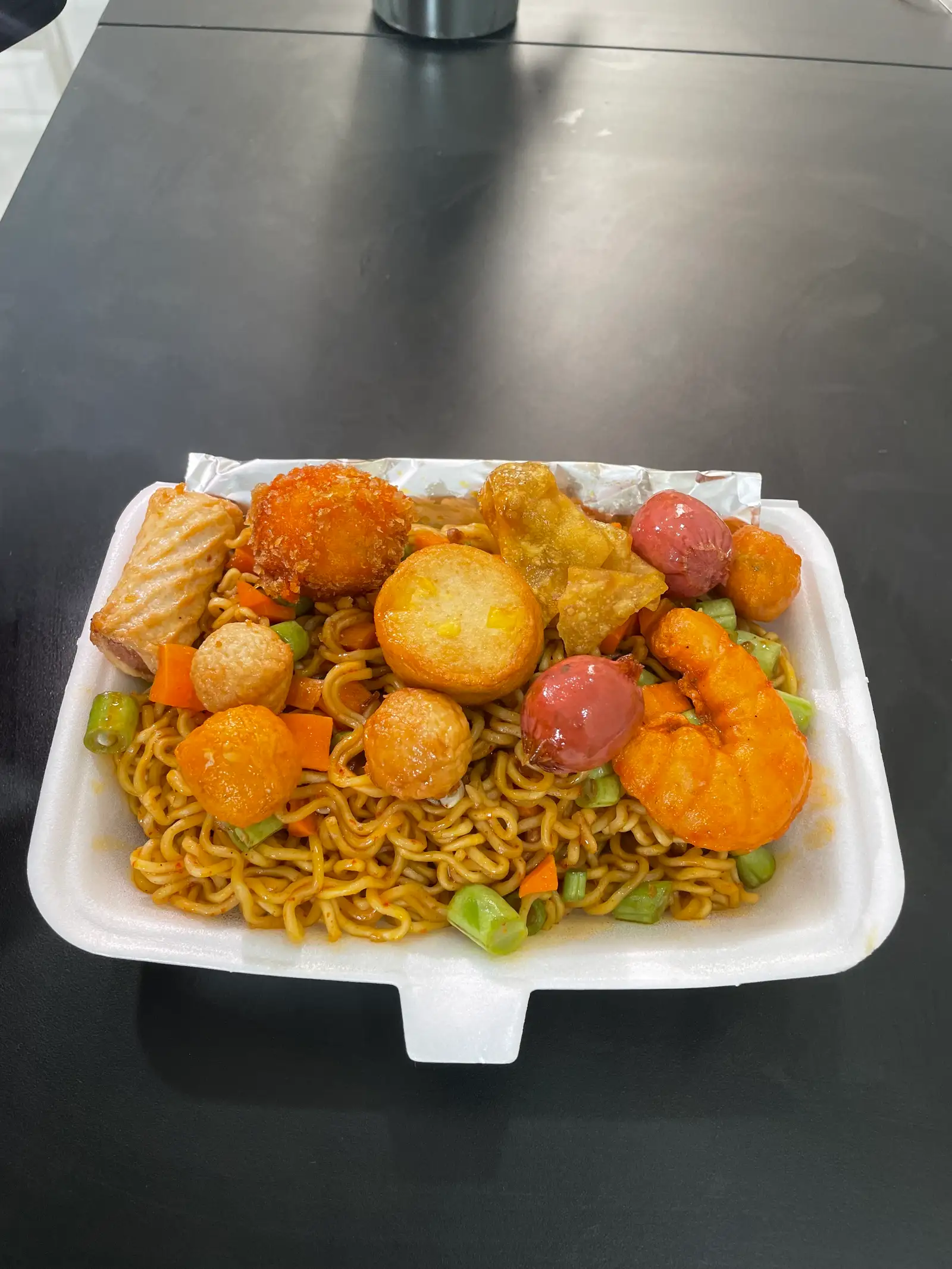 Mì trộn thập cẩm x2 mì - 55.000 ₫ tại Madame Food - Mì Trộn Indomie - Trần Hữu Trang