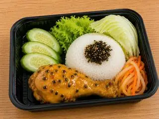 Hình ảnh Cơm đùi gà sốt chanh dây
