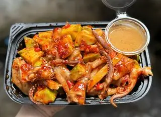 Hình ảnh Mix 2 Loại ( Chân gà có xương + Râu Mực )