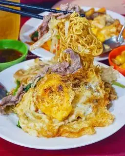 Mì xào bò + trứng - 45.000 ₫ tại Xôi Phương Anh - Xôi Gà, Xá Xíu & Thập Cẩm - Nguyễn Hậu