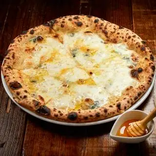 Quatro Formaggi Pizza (best seller) - 220.000 ₫ tại Today Pizza - Tăng Bạt Hổ