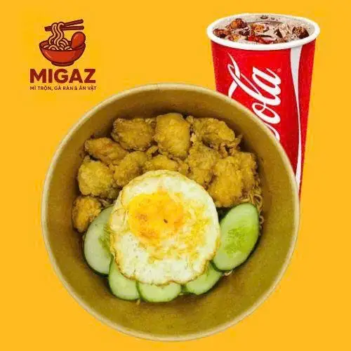 Hình ảnh Combo: Mì trộn Indomie gà viên trứng - 1 ly nước ngọt size M