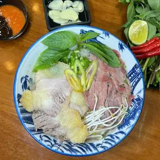 Phở Tái Gầu - 60.000 ₫ tại PHỞ VÀ LẨU ONEONE - Bắc Hải