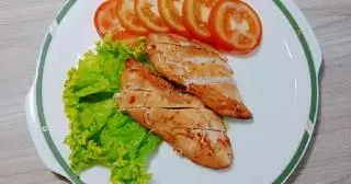 Hình ảnh cơm đùi gà lọc xương sốt thái