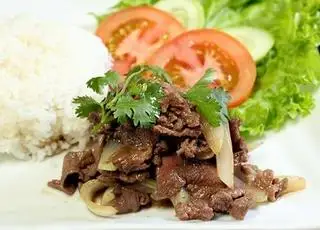 Cơm bò xào hành cần - 55.000 ₫ tại TJM Foods - Bếp Nhà Cô Vi - Cao Thắng