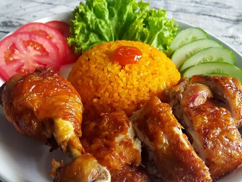 Cơm Gà Sốt Mắm Tỏi - 48.000 ₫ tại Cơm Gà Xối Mỡ Hương Ký 10 - Vườn Lài