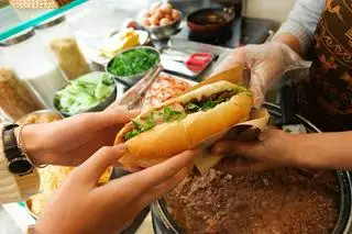 Hình ảnh Bánh mỳ chả cá 