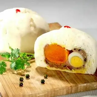 Bánh bao trứng muối - 30.000 ₫ tại Bánh Mì Kebab - Bùi Thị Xuân