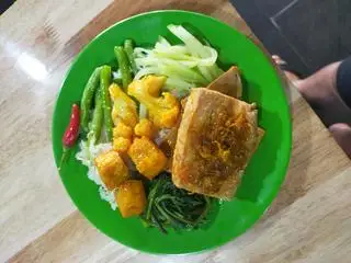 Cơm thập cẩm - đậu hũ chiên sả  T - 37.000 ₫ tại Cơm Chay Diệu Thảo - Phan Văn Trị