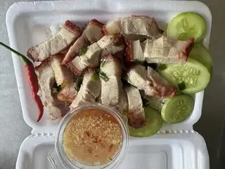 cơm heo quay da giòn đặc biệt - 55.000 ₫ tại Bánh Mì Heo Quay & Bánh Hỏi Heo Quay Rita - Cách Mạng Tháng Tám