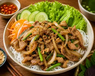Bún nước tương thịt heo xào - 48.000 ₫ tại Cơm Chiên Yến - Cơm Chiên Ba Rọi Nước Mắm, Cơm Gà Chiên Mắm & Mì Xào Bò - Trần Xuân Soạn