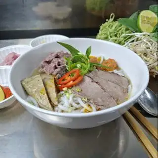 Hình ảnh Bún bò Tái nạm 