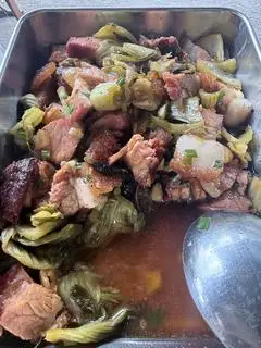 Hình ảnh Heo quay xào cải chua thêm