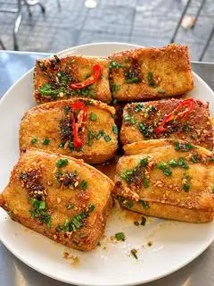 Hình ảnh Đậu hủ nhồi thịt sốt mắm hành