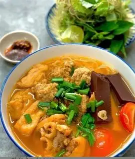 Hình ảnh Bún riêu cua chả giò heo