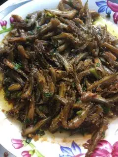 Cá cơm kho tiêu - 45.000 ₫ tại Quán Cơm Bình Dân Phú - Cư Xá Thanh Đa