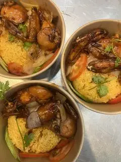 Hình ảnh Cơm cánh gà chiên mắm