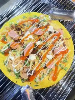 Hình ảnh Bánh tráng nướng phô mai , xúc xích