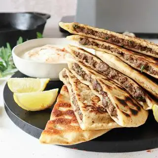 Bánh mì thịt cừu nướng - Arayes meat BBQ - 125.000 ₫ tại Halal Al Sham Sai Gon - Võ Văn Kiệt