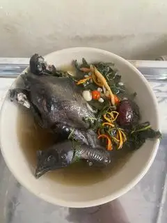 Hình ảnh my Gà ác hầm nguyên con