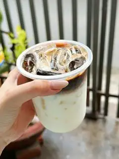Sữa tươi cà phê đá - 39.000 ₫ tại Bún Thái, Lẩu Ly & Cá Viên Nhà Bé Nọng - Hoàng Xuân Nhị