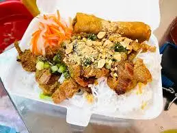 Bún thịt xiên quay - chả giò - 55.000 ₫ tại Bún Thịt Nướng 3G