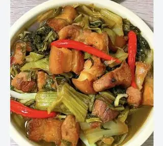 Hình ảnh Cơm thịt heo kho cải chua