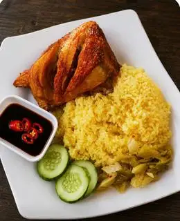 Cơm gà xối mỡ má đùi - đùi tỏi - 55.000 ₫ tại Út Viên - Cơm Gà Xối Mỡ - Đỗ Xuân Hợp