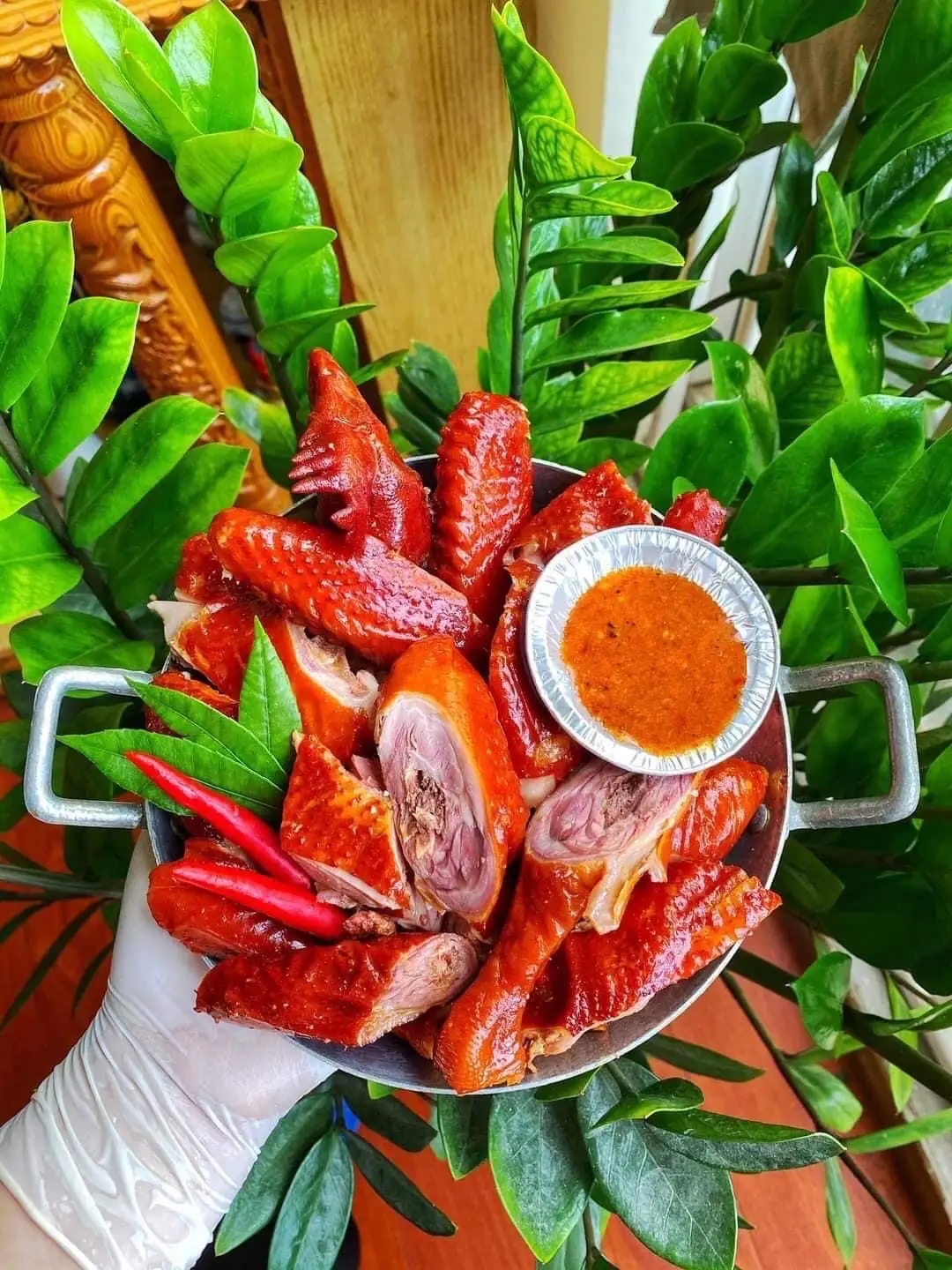 Hình ảnh gà hun khói 1/2 con ( ăn nóng ) + sốt chấm 